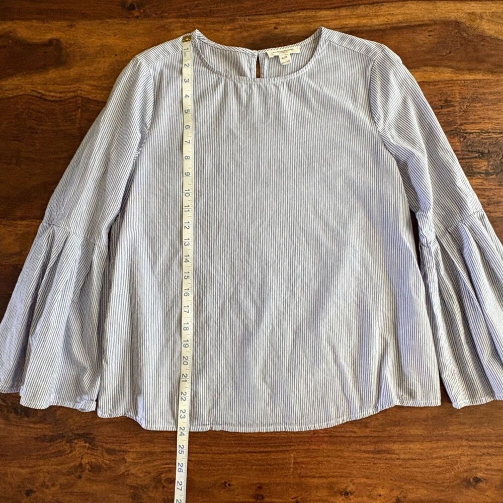 BEACH LUNCH LOUNGE Top M Striped Bell Sleeve Cotton Blue Nautical Seersucker